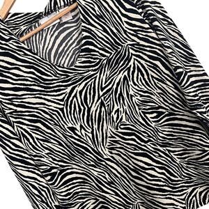 Chicos Women's M 8/10 Zebra Print V-Neck Top Stretch‎ Slinky Career USA Made